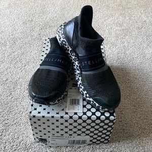 Stella McCartney UltraBOOST x 3.D. Size 6.5 black with b&w leopard print sole